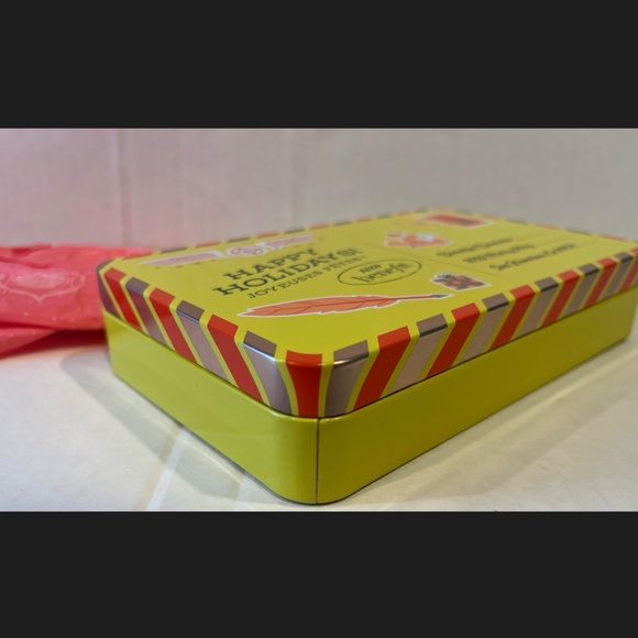 Benefit Cosmetics ~ Laughter is the Best Cosmetic ~ Happy Holidays Postcard Tin - Picture 3 of 9